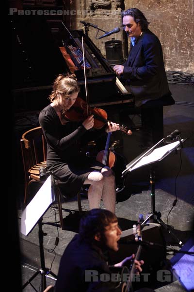 STEPHAN EICHER - FINN - 2009-06-25 - PARIS - Theatre des Bouffes du Nord - 